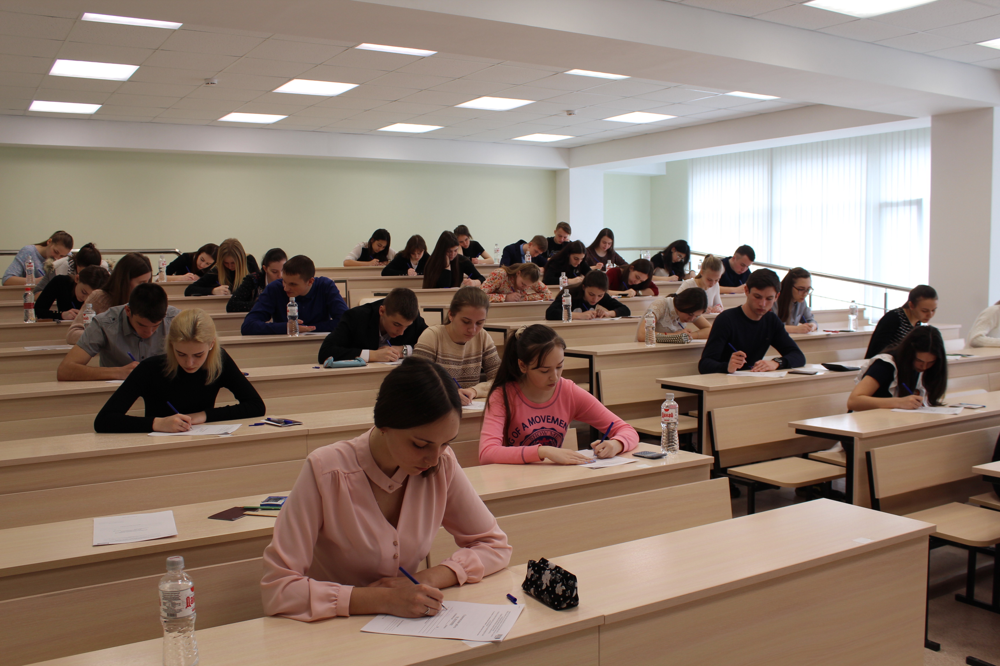 Олимпиада «45 параллель» среди учащихся образовательных организаций по экономике  «С экономическими знаниями – к финансовому благополучию»  на базе Северо-Кавказского федерального университета  в 2016-2017 учебном году