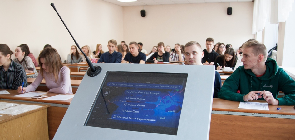 Студенты ЧелГУ проверяют знания на Всероссийском экономическом диктанте