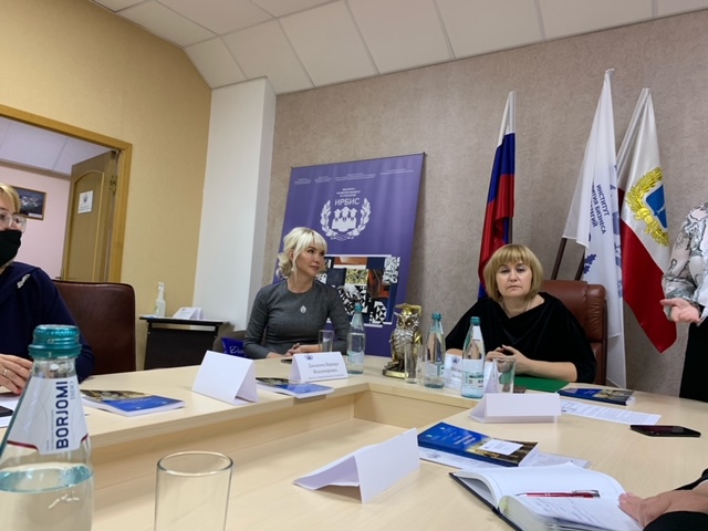 Участие в круглом столе "Обмен опытом по повышению финансовой грамотности населения Саратовской области"