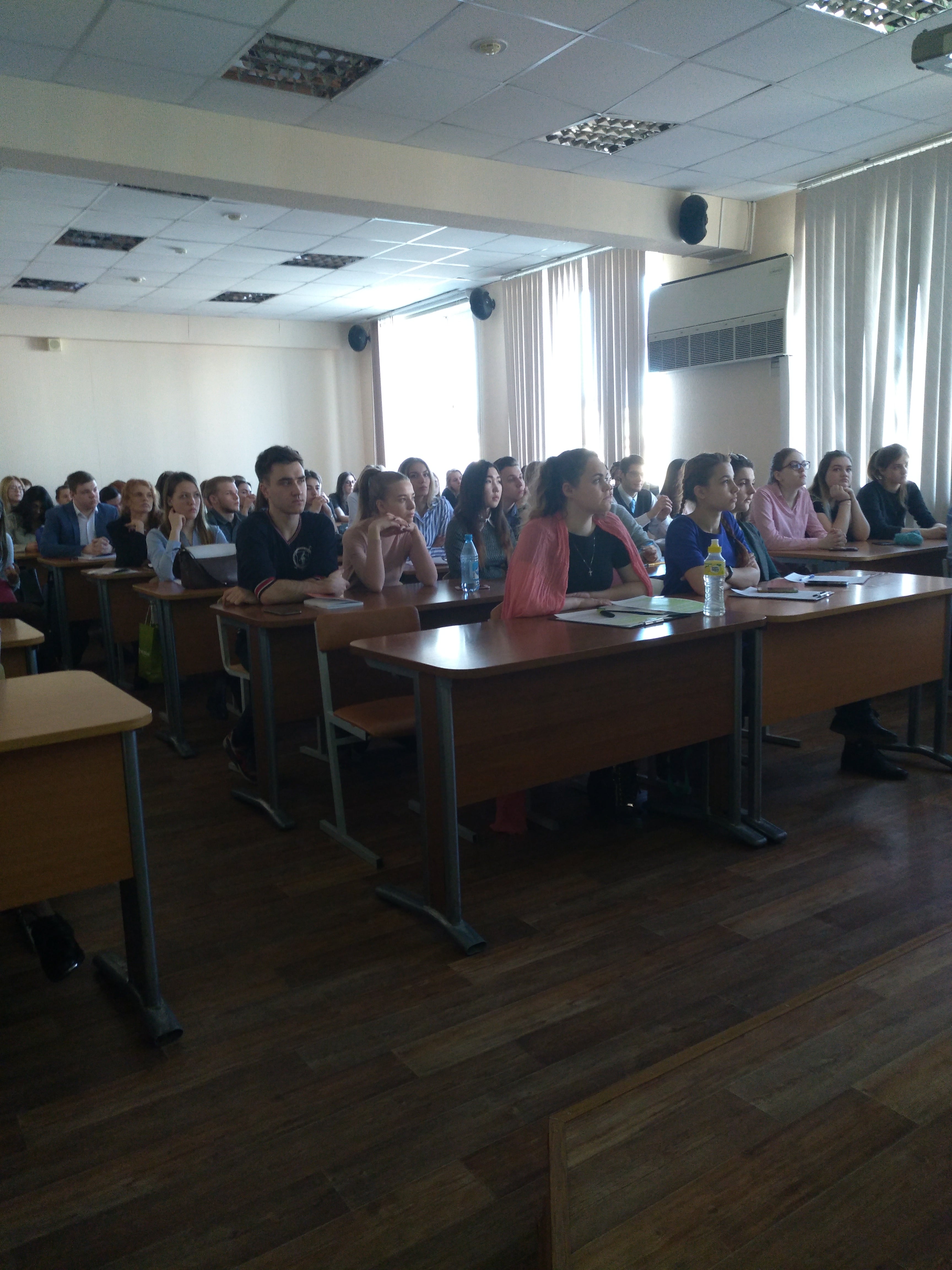 В ИЭУиП СФУ прошла конференция, расматривавшая вопросы повышения финансовой грамотности населения Красноярского края