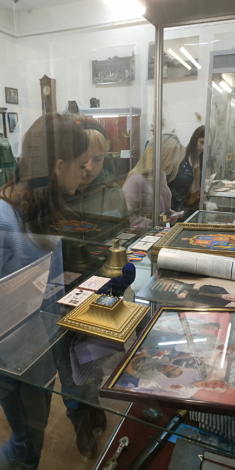 Студенты ВолГУ посетили уникальную выставку, посвященную царицынским банкам